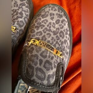 Leopard Vans